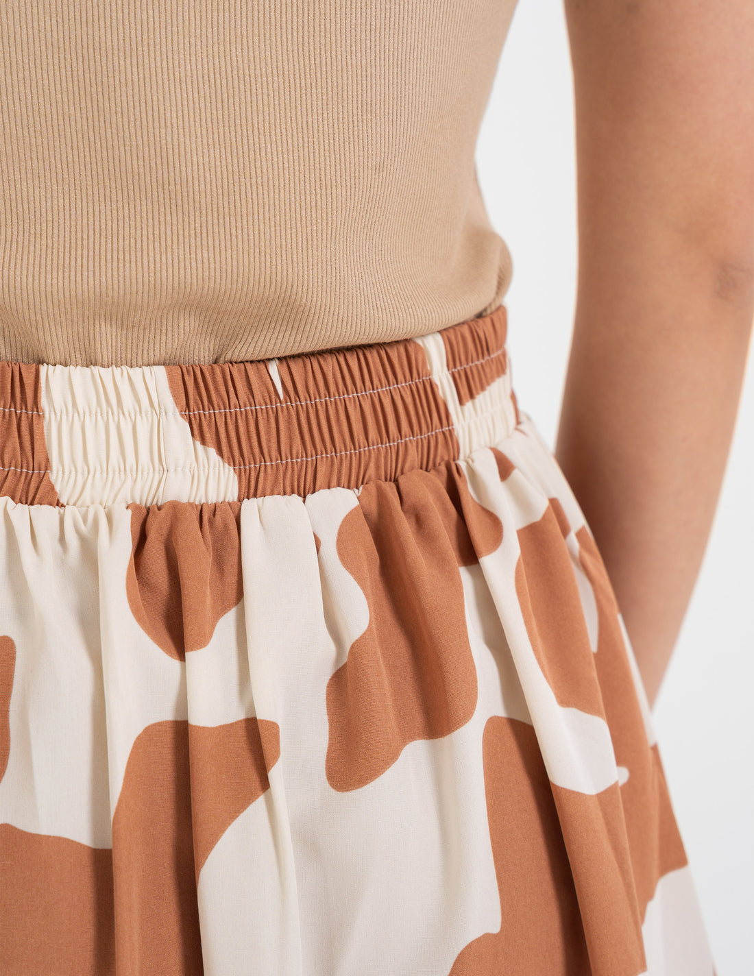 Spódnica maxi z rozcięciem – elegancja i komfort high-waist