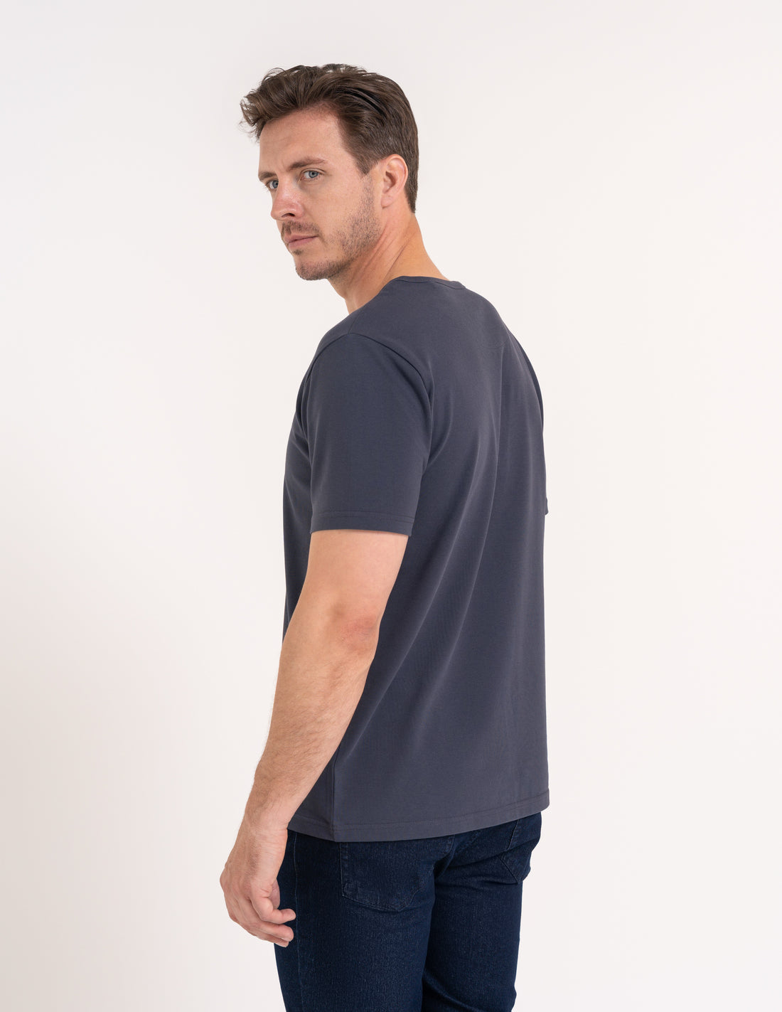 Męski t-shirt z dekoltem henley – krój regular fit
