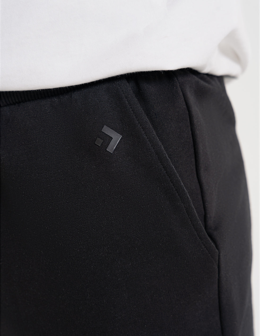 Spodnie męskie dresowe z kieszeniami wiązane ze ściągaczami