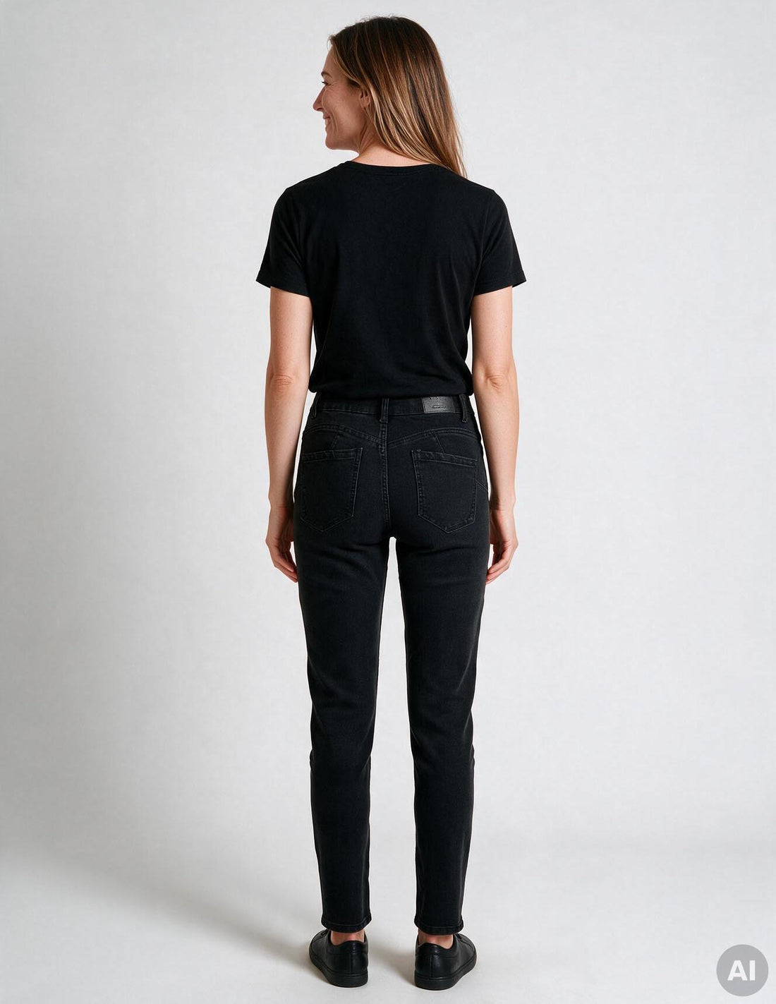 Damskie jeansy mom slim z wysokim stanem i efektem push-up