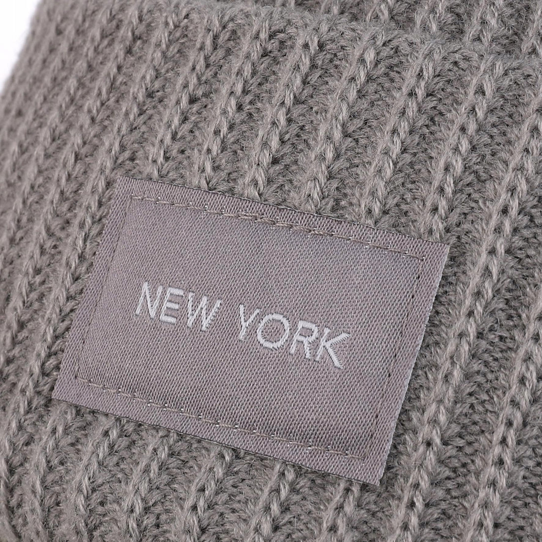 Czapka damska zimowa beanie klasyczna z naszywką modna ciepła prążek