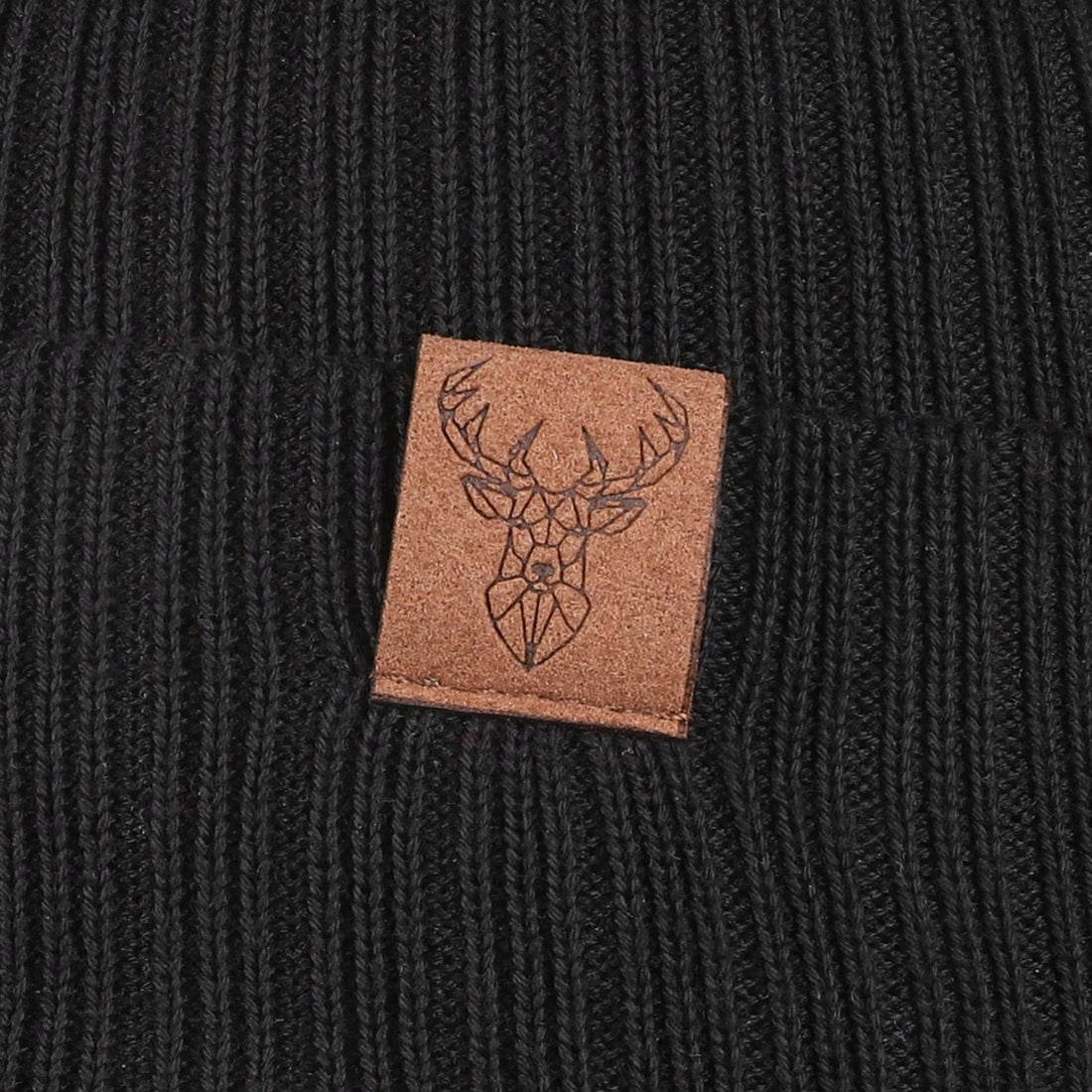 Czapka damska zimowa beanie na chłodne dni w prążek naszywka jelenia