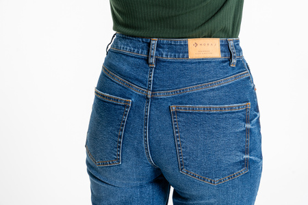 SPODNIE MOM FIT JEANSOWE DAMSKIE WYSOKI STAN LUŹNE MODNE JEANSY MORAJ