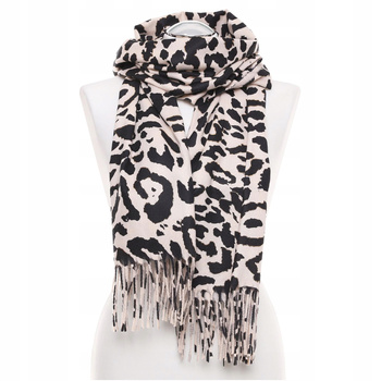 Elegancki Szal Damski z Frędzlami w Panterkę Duży Zwierzęcy Wzór MORAJ