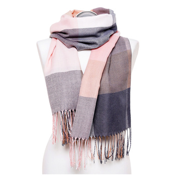 Szal Damski Duży z Frędzlami w Kratę Duży Modny Wiosenny Szalik MORAJ