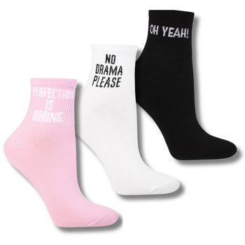 SKARPETKI DAMSKIE MORAJ SKARPETY ZA KOSTKĘ Z NAPISAMI ZESTAW 3-PAR